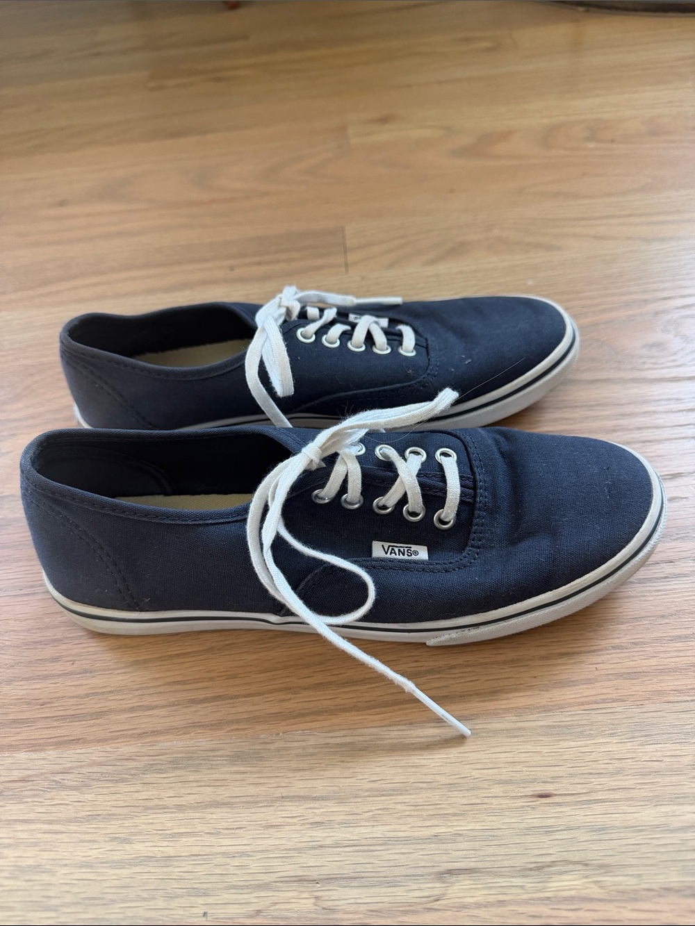 Vans Navy Canvas Lace-Up Sneakers Women’s 7 / Men’s 5.5 / EU 37